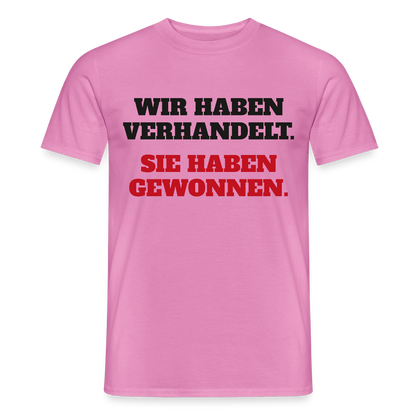 "Wir haben verhandelt. Sie haben gewonnen." Motiv-T-Shirt für Männer, Farbe Pink