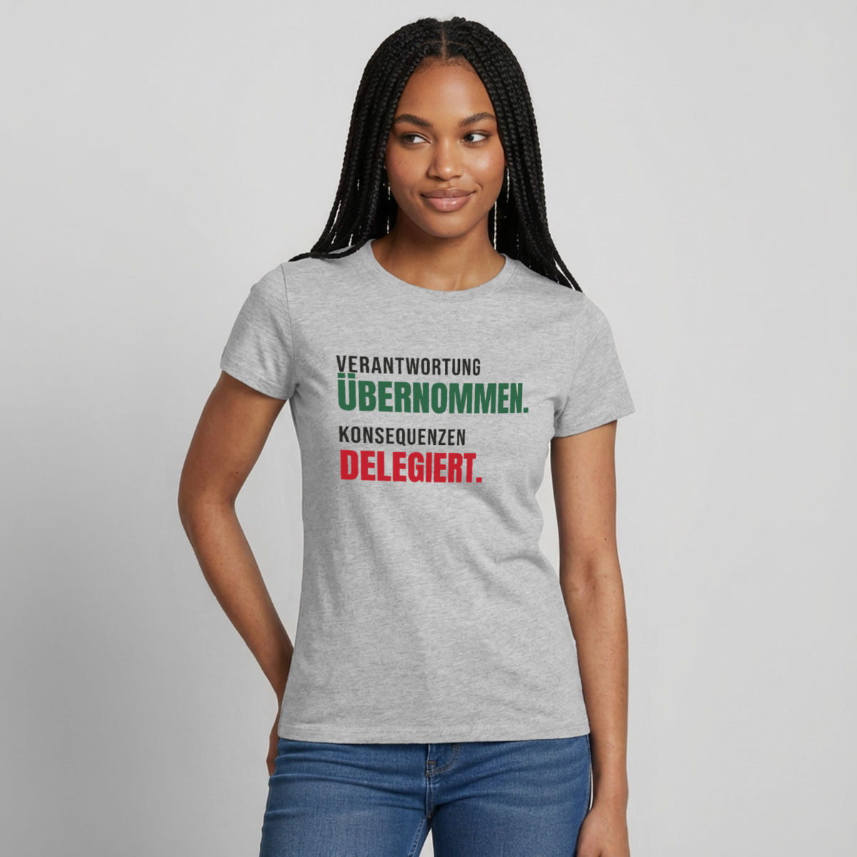 Verantwortung übernommen. Konsequenzen delegiert. Motiv-T-Shirt für Frauen, Farbe Grau meliert, Model