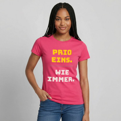 "Prio eins. Wie immer." Motiv-T-Shirt für Frauen, Farbe Azalea