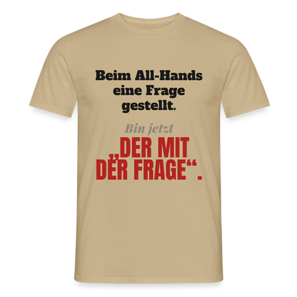 Beim All-Hands eine Frage gestellt. Bin jetzt der mit der Frage. Motiv-T-Shirt für Männer, Farbe Sandbeige