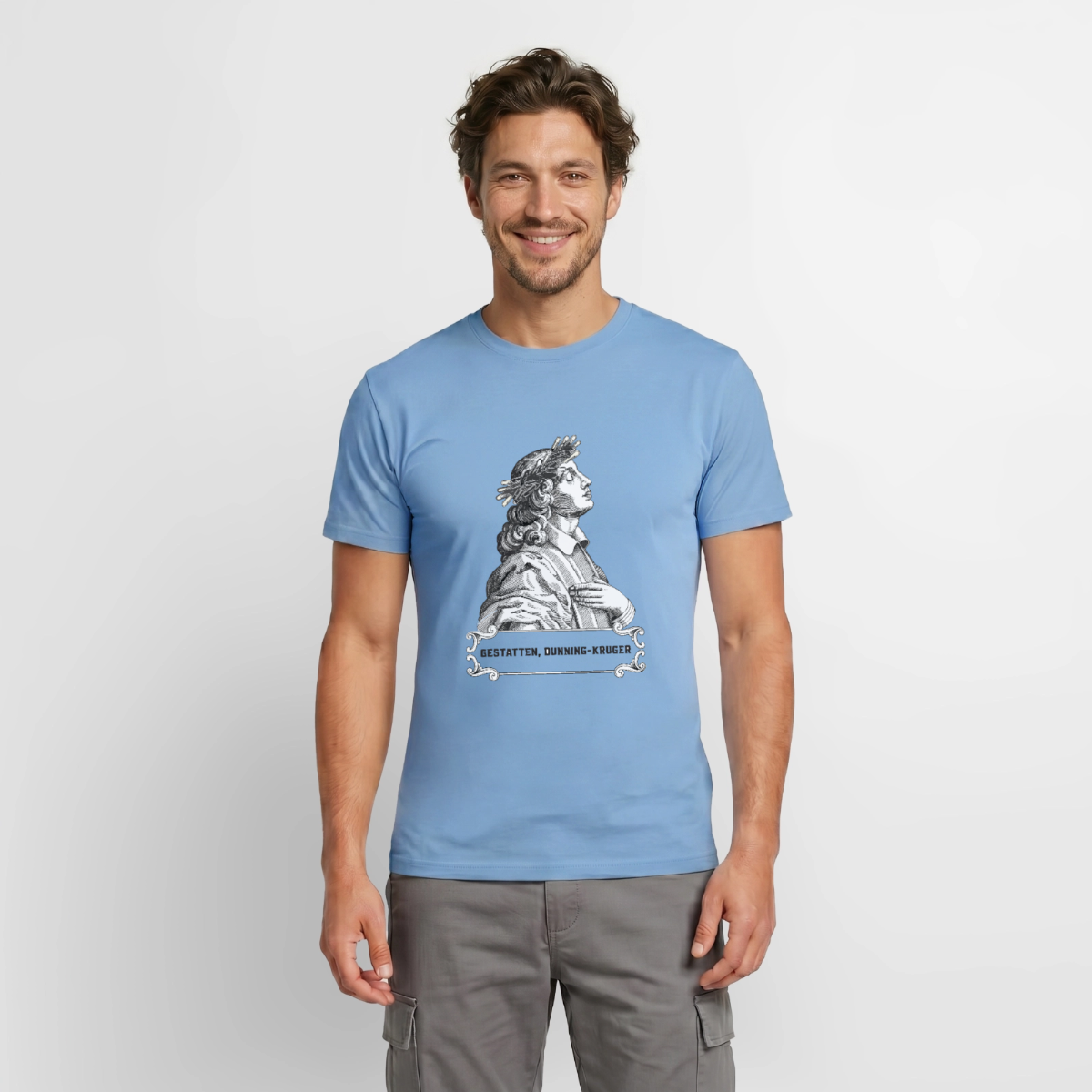 Gestatten, Dunning-Kruger. Kupferstich-Motiv Motiv-T-Shirt für Männer, Farbe Carolina Blue, Model