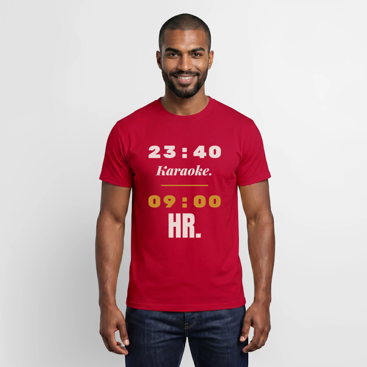 "23:40 Karaoke. 09:00 HR." Motiv-T-Shirt für Männer, Farbe Rot