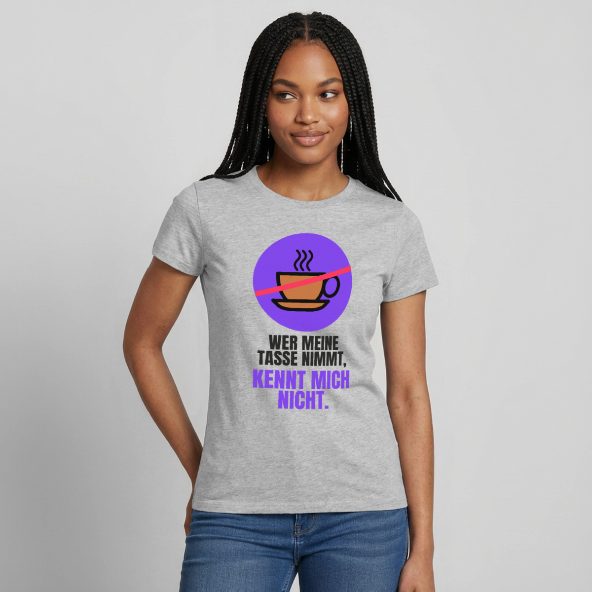 Wer meine Tasse nimmt, kennt mich nicht. Motiv-T-Shirt für Frauen, Farbe Grau meliert, Model