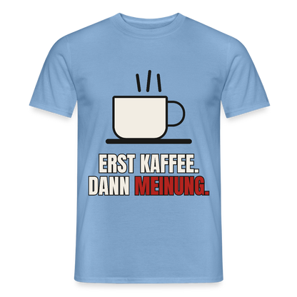 "Erst Kaffee. Dann Meinung." Motiv-T-Shirt für Männer, Farbe Carolina Blue