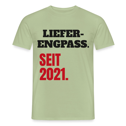 "Lieferengpass. Seit 2021." Motiv-T-Shirt für Männer, Farbe Sage