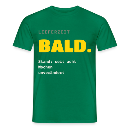 "Lieferzeit: bald. Stand: seit acht Wochen unverändert." Motiv-T-Shirt für Männer, Farbe Kelly Green