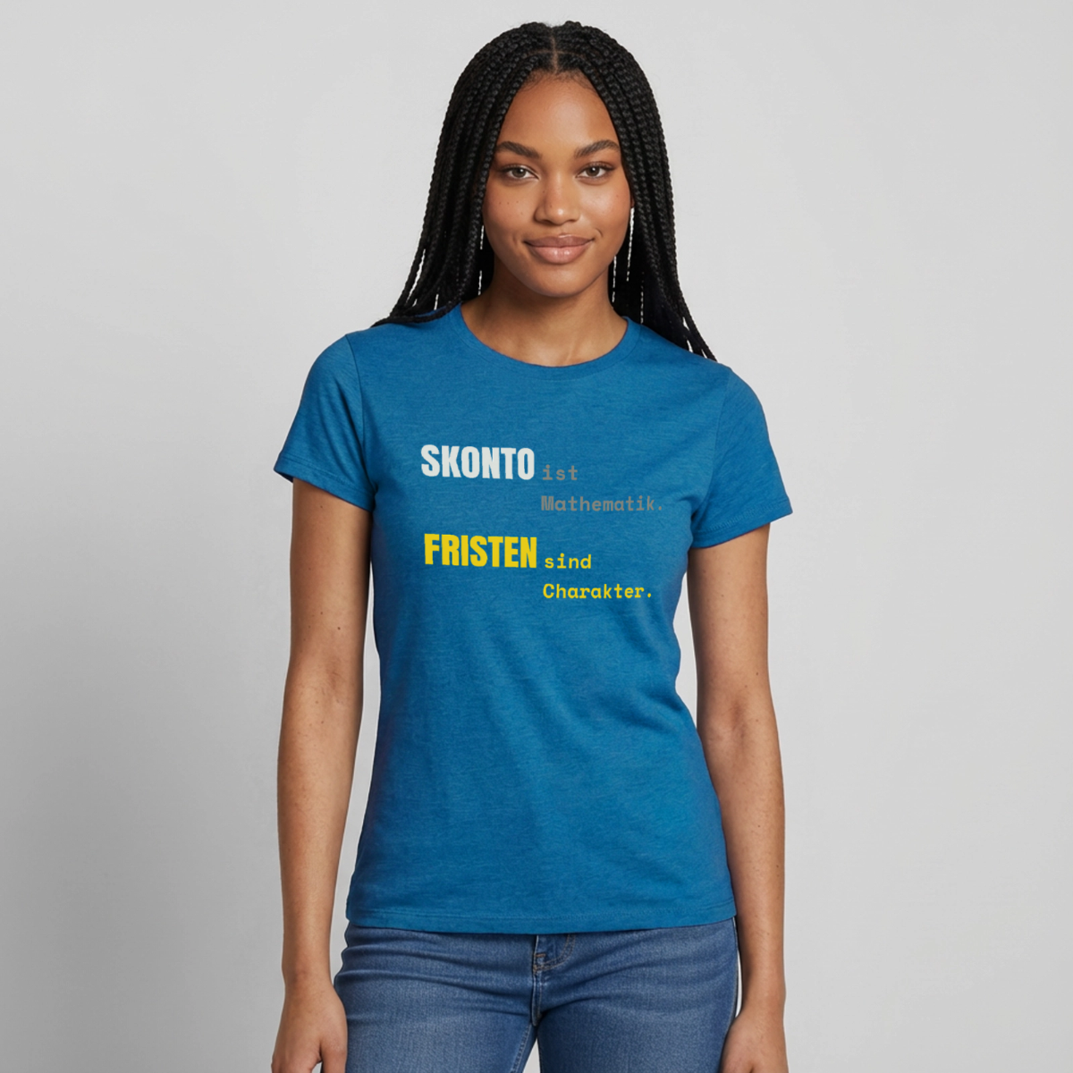 "Skonto ist Mathematik. Fristen sind Charakter." Motiv-T-Shirt für Frauen, Farbe Antikblaues Saphir meliert