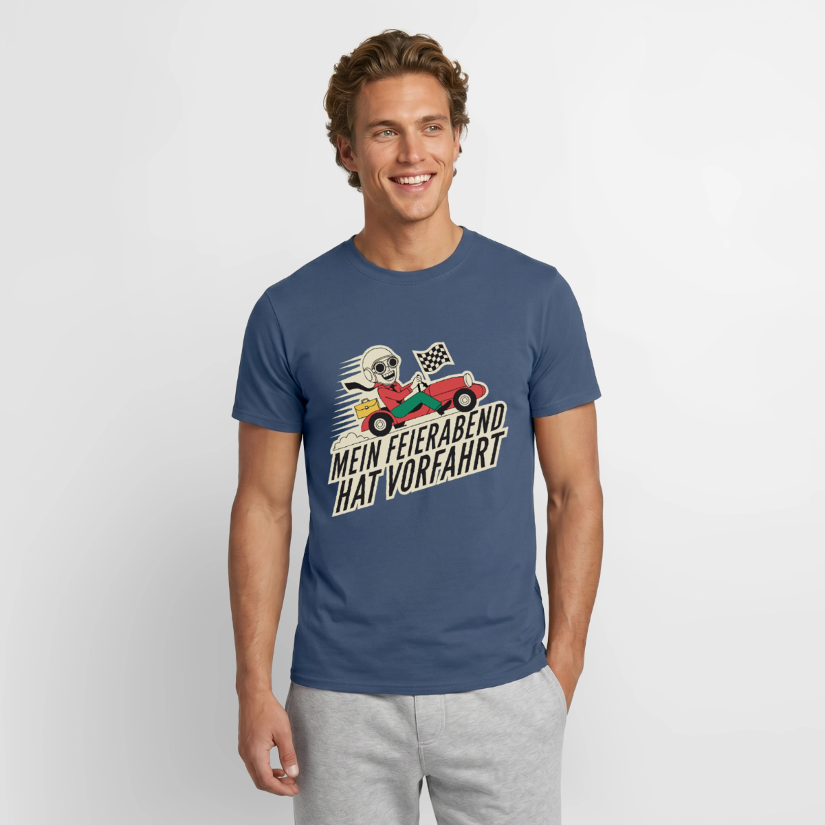 Mein Feierabend hat Vorfahrt. Motiv-T-Shirt für Männer, Farbe Dunkles Denimblau, Model