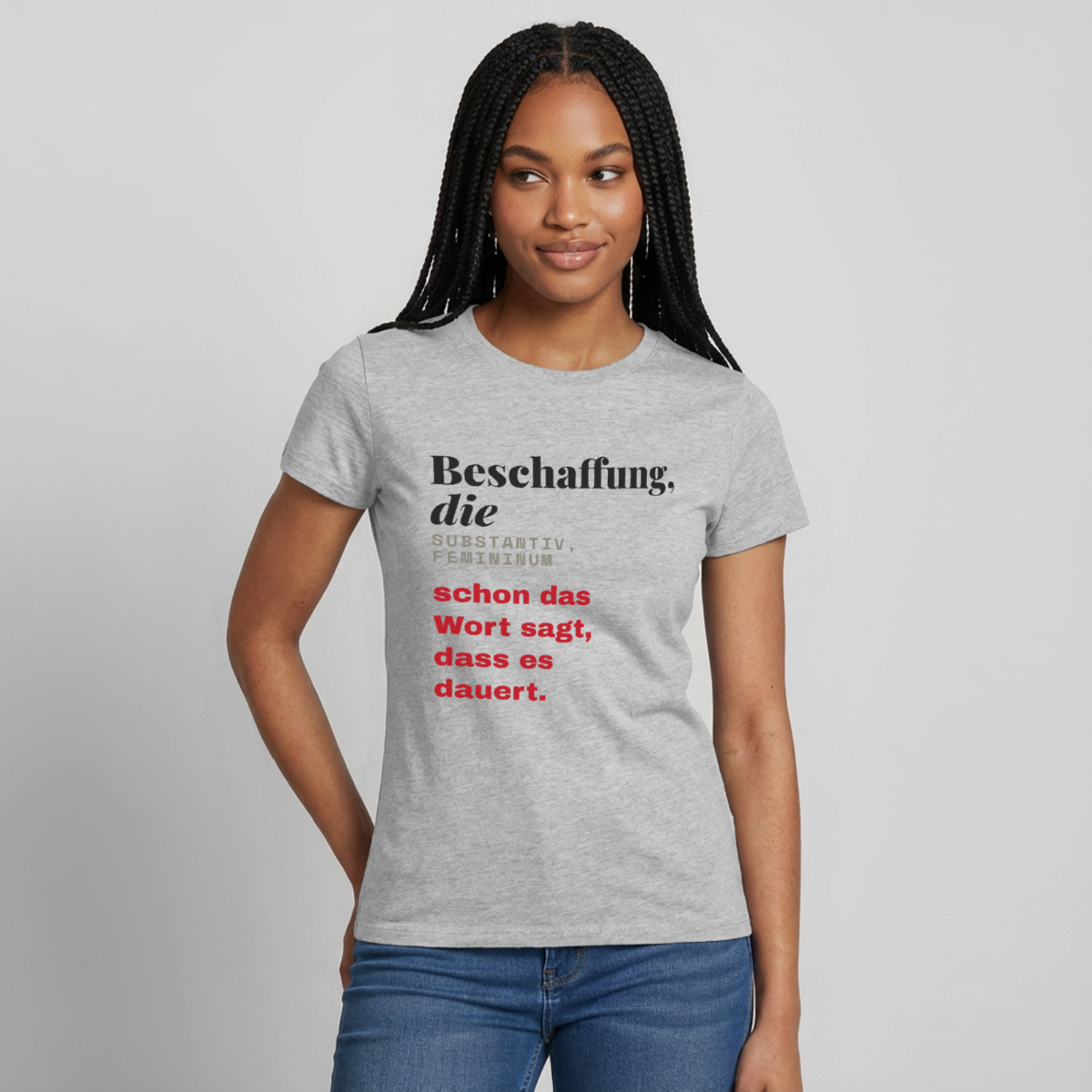 "Beschaffung, die: schon das Wort sagt, dass es dauert." Motiv-T-Shirt für Frauen, Farbe Grau meliert
