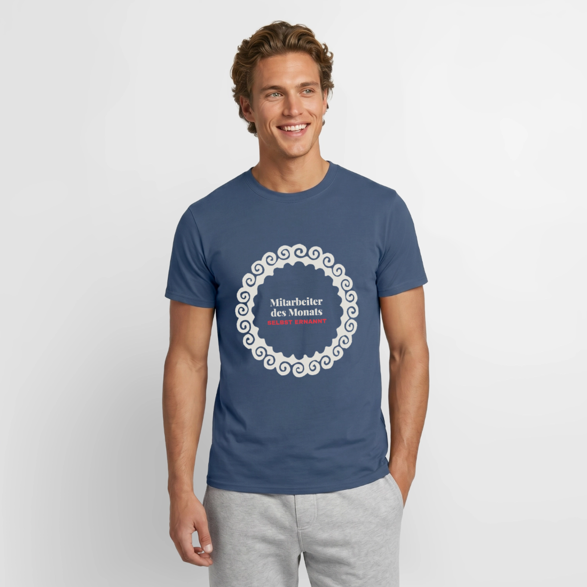 "Mitarbeiter des Monats, selbst ernannt." Motiv-T-Shirt für Männer, Farbe Dunkles Denimblau