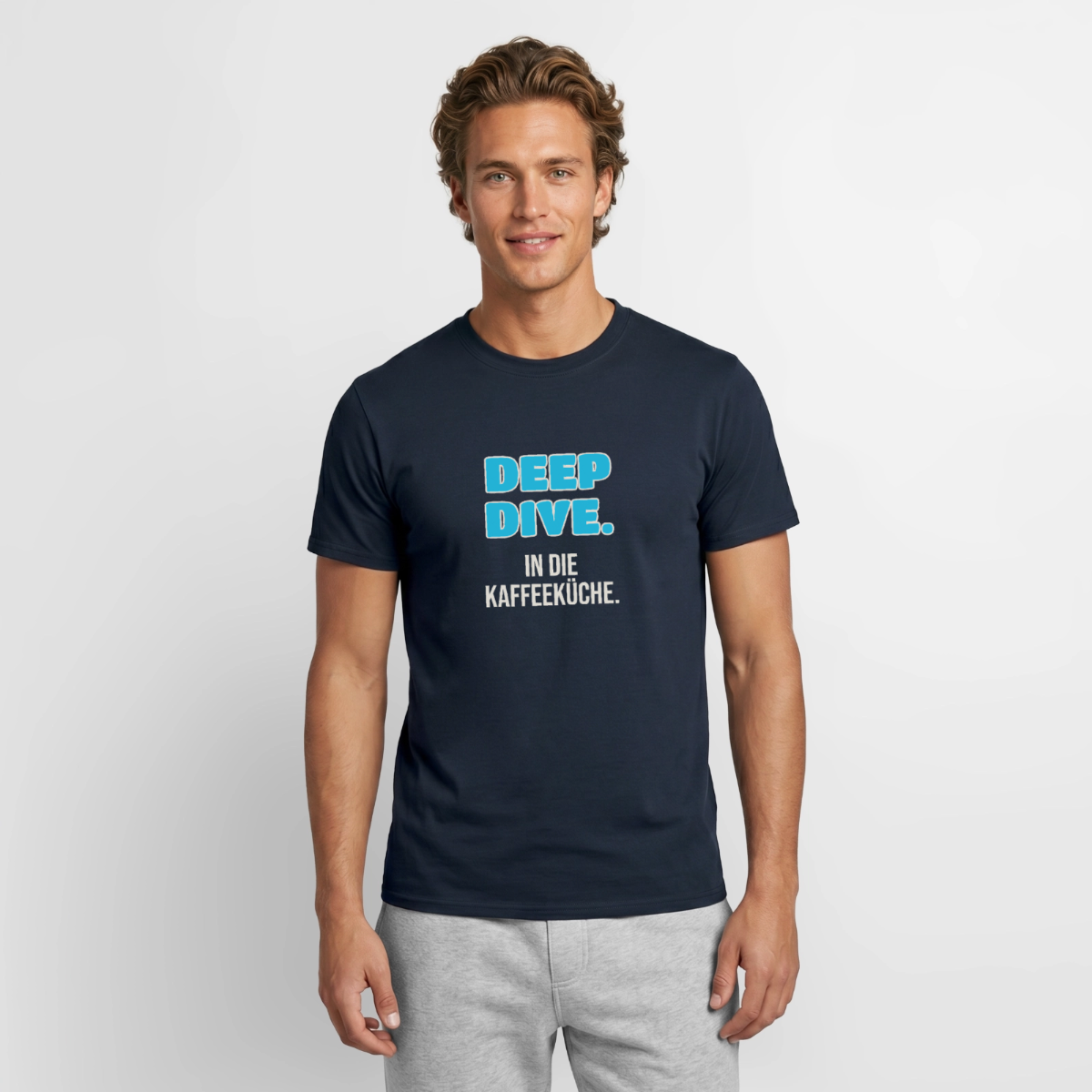 "Deep Dive. In die Kaffeeküche." Motiv-T-Shirt für Männer, Farbe Navy