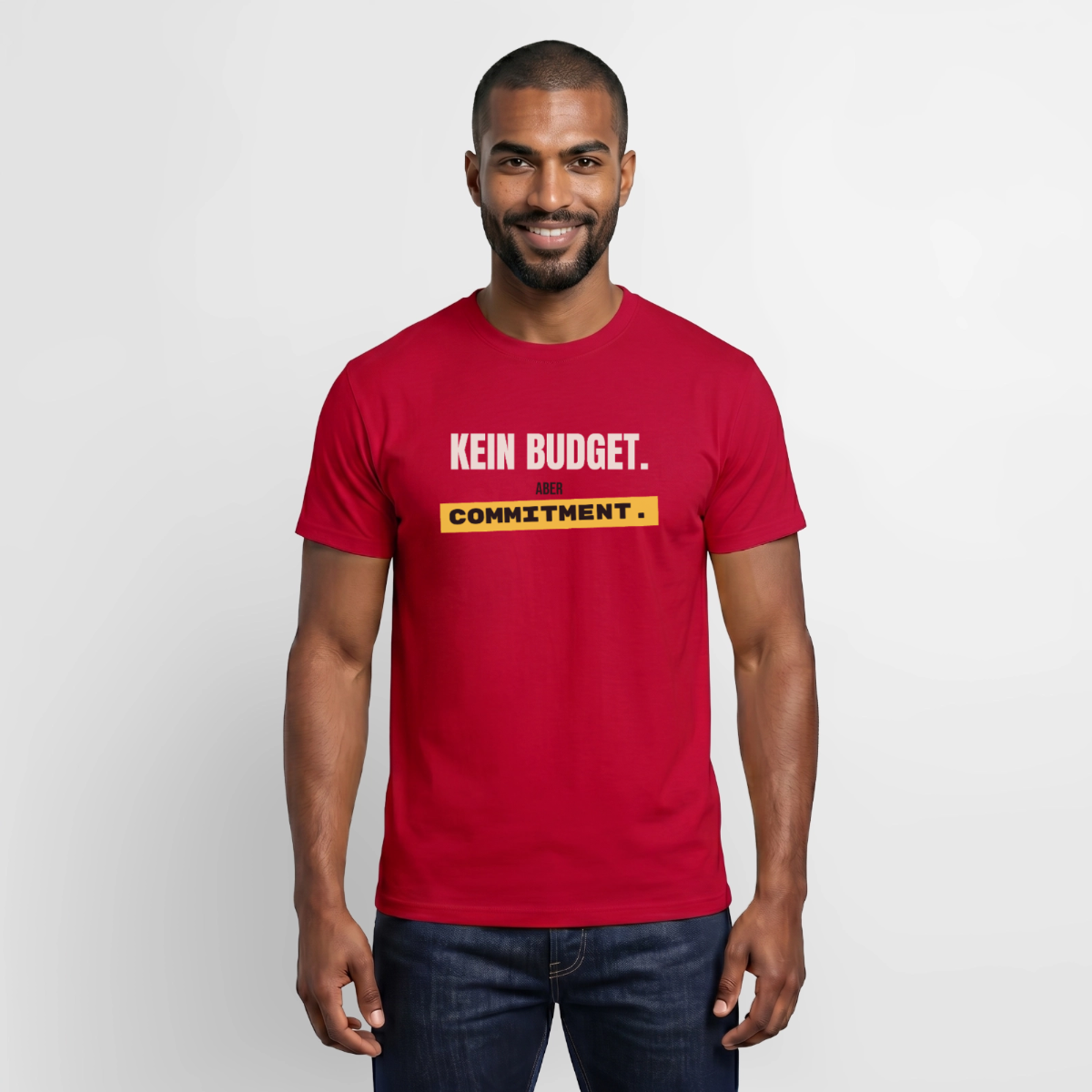 "Kein Budget. Aber Commitment." Motiv-T-Shirt für Männer, Farbe Rot