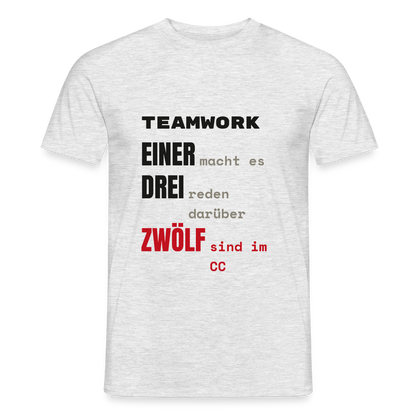Teamwork: einer macht es, drei reden darüber, zwölf sind im CC Motiv-T-Shirt für Männer, Farbe Grau meliert, Model