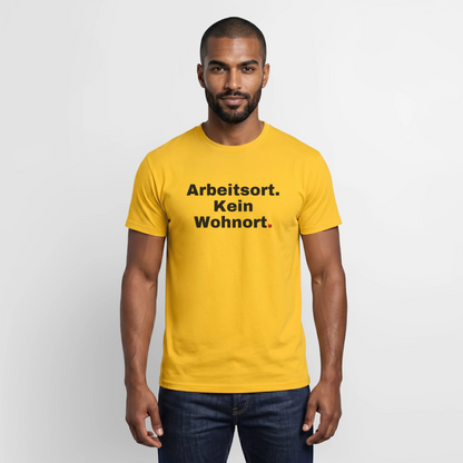 "Arbeitsort. Kein Wohnort." Motiv-T-Shirt für Männer, Farbe Gelb