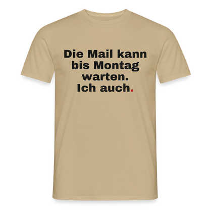 "Die Mail kann bis Montag warten. Ich auch." Motiv-T-Shirt für Männer, Farbe Sandbeige