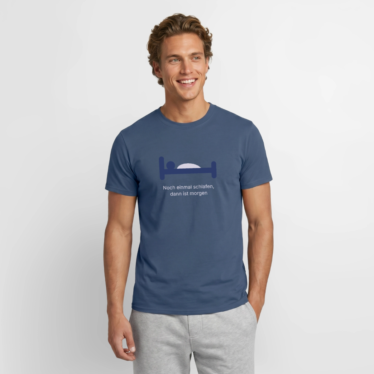 Noch einmal schlafen, dann ist morgen. Motiv-T-Shirt für Männer, Farbe Dunkles Denimblau, Model