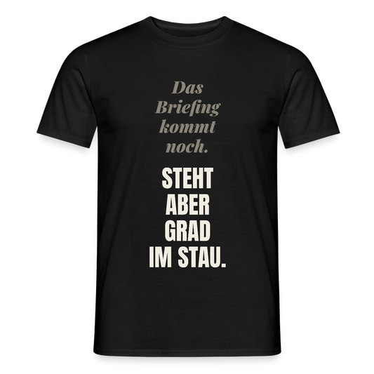 Das Briefing kommt noch. Steht aber grad im Stau. Motiv-T-Shirt für Männer, Farbe Schwarz