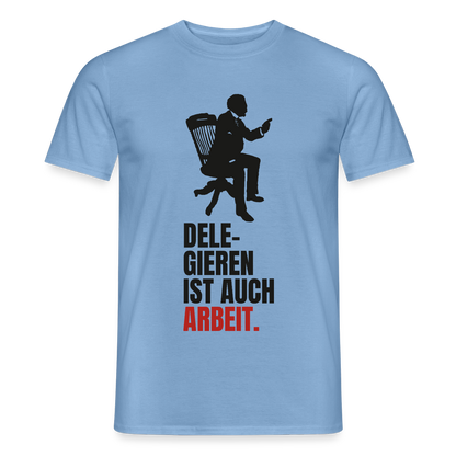 Delegieren ist auch Arbeit. Motiv-T-Shirt für Männer, Farbe Carolina Blue