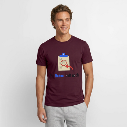"Ein Haken fehlt noch." Motiv-T-Shirt für Männer, Farbe Ziegelrot