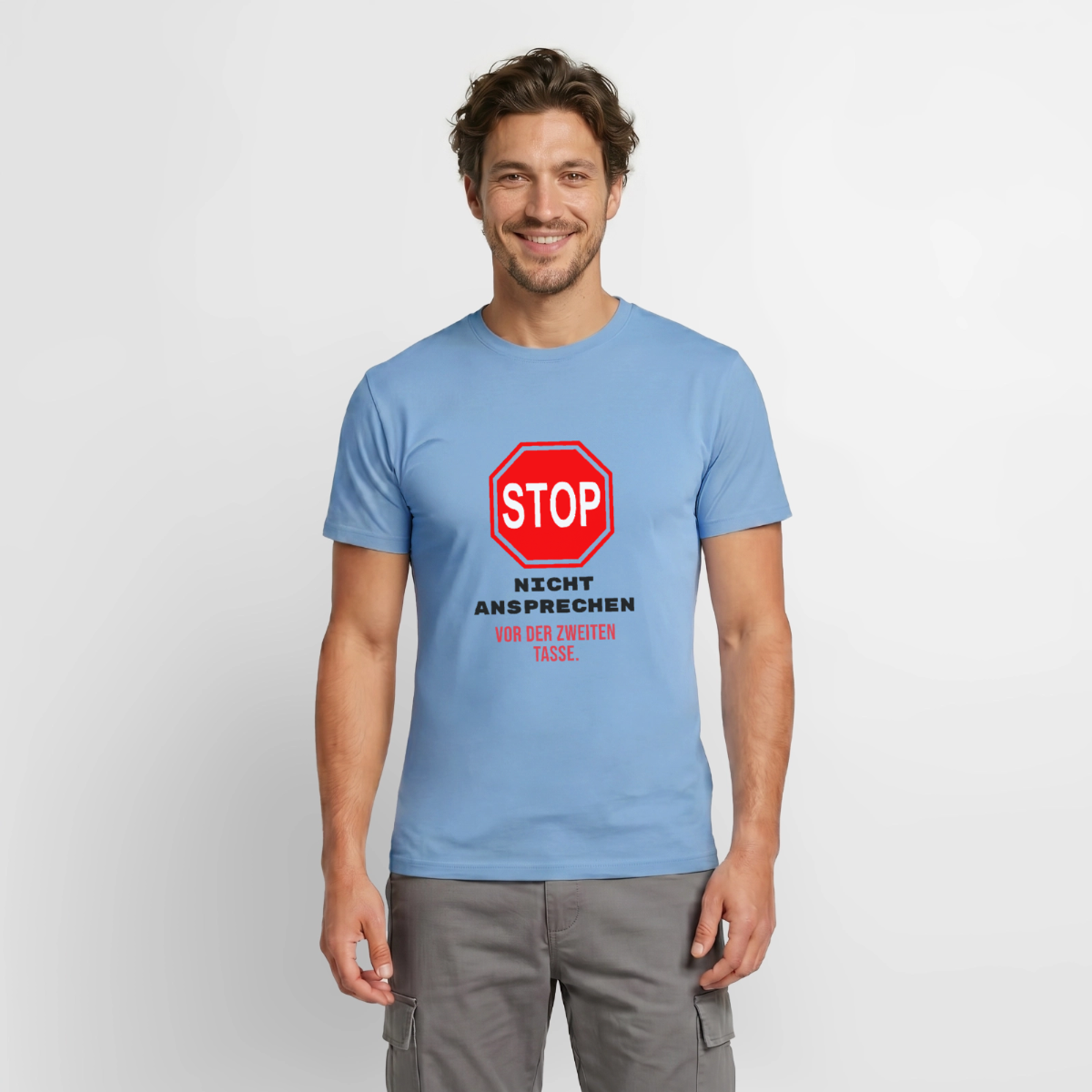 Nicht ansprechen vor der zweiten Tasse. Motiv-T-Shirt für Männer, Farbe Carolina Blue, Model