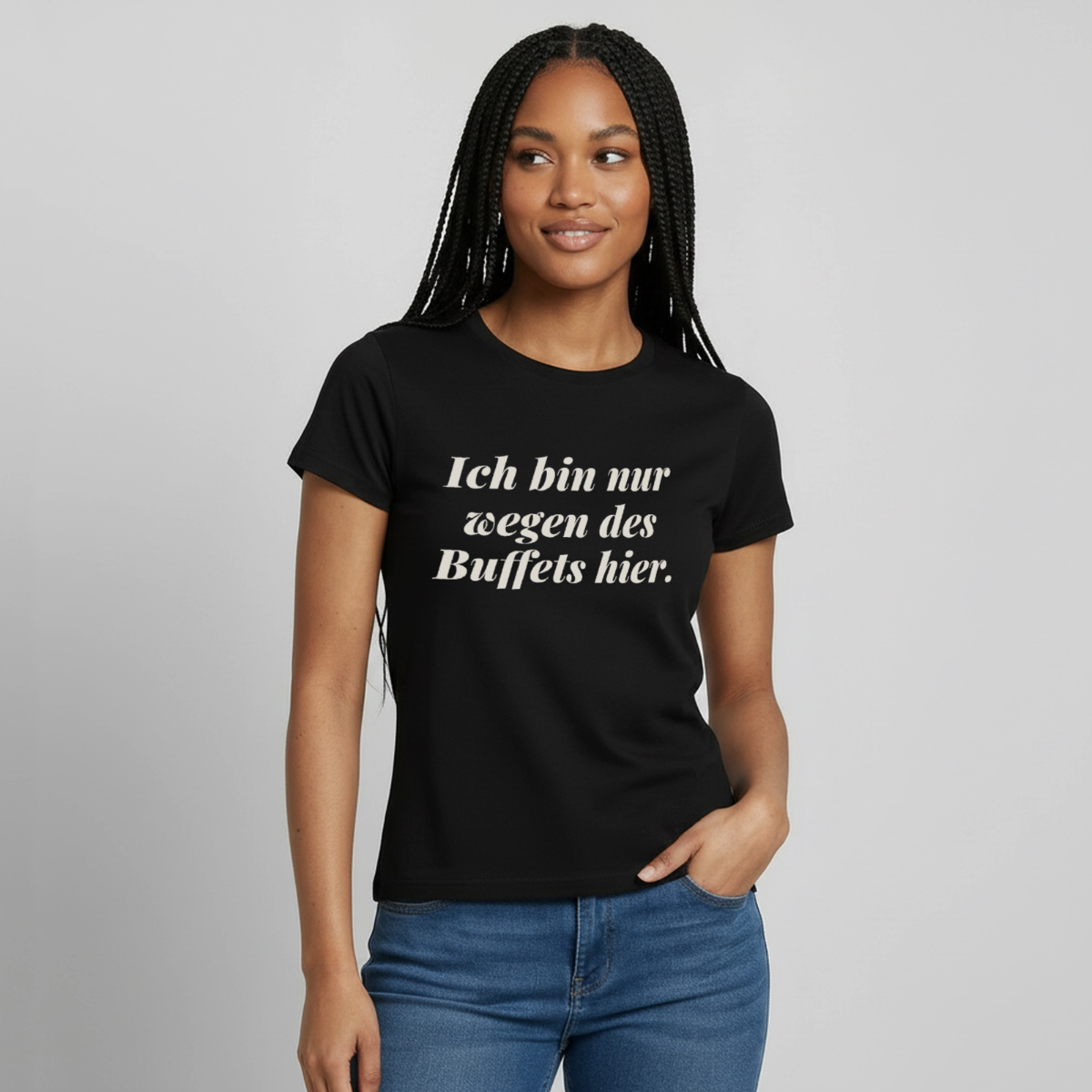 Ich bin nur wegen des Buffets hier. Motiv-T-Shirt für Frauen, Farbe Schwarz, Model