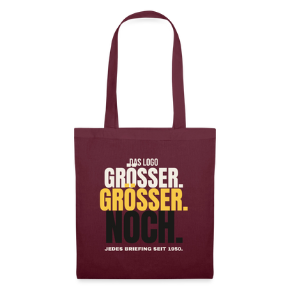 Das Logo größer. Größer. Noch. Jedes Briefing seit 1950. Stoffbeutel, Farbe Burgunderrot