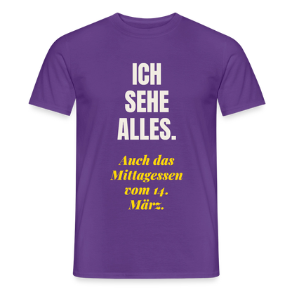 "Ich sehe alles. Auch das Mittagessen vom 14. März." Motiv-T-Shirt für Männer, Farbe Lila