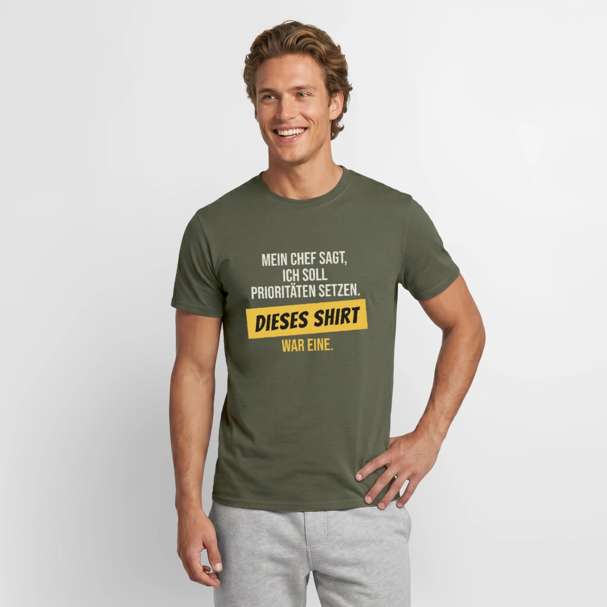 "Ich soll Prioritäten setzen. Dieses Shirt war eine." Motiv-T-Shirt für Männer, Farbe Militärgrün