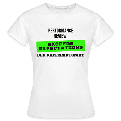 Performance Review: Exceeds Expectations. Der Kaffeeautomat. Motiv-T-Shirt für Frauen, Farbe Weiß