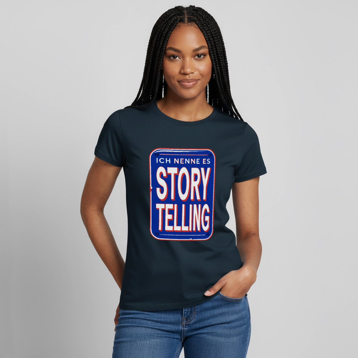 Ich nenne es Storytelling. Motiv-T-Shirt für Frauen, Farbe Navy, Model