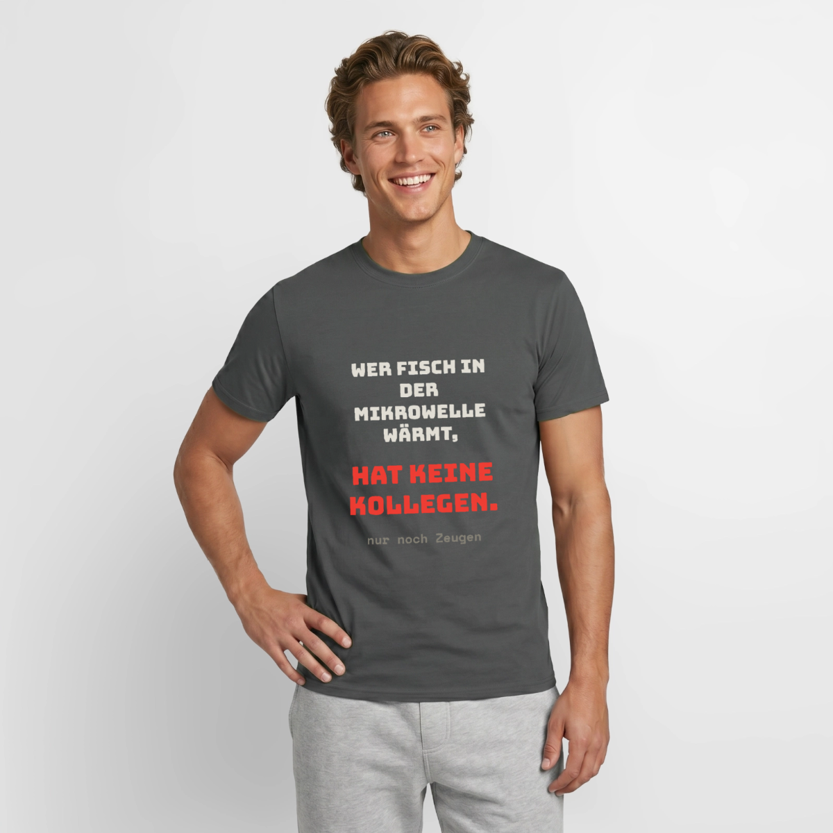 "Wer Fisch in der Mikrowelle wärmt, hat keine Kollegen, nur noch Zeugen" Motiv-T-Shirt für Männer, Farbe Anthrazit