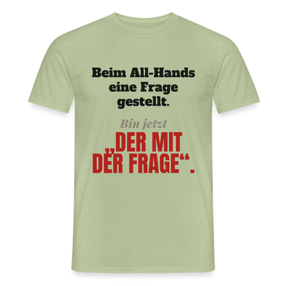 Beim All-Hands eine Frage gestellt. Bin jetzt der mit der Frage. Motiv-T-Shirt für Männer, Farbe Sage