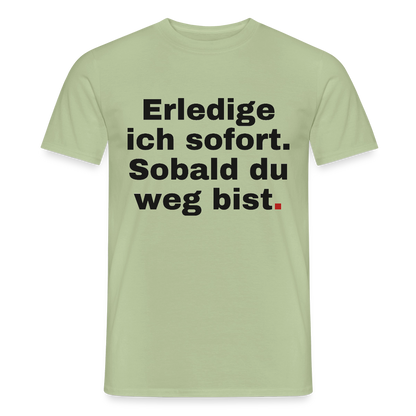 "Erledige ich sofort. Sobald du weg bist." Motiv-T-Shirt für Männer, Farbe Sage
