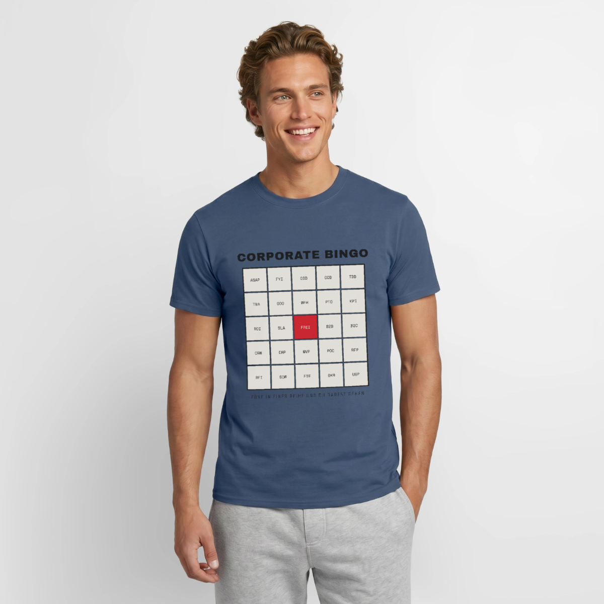 Corporate Bingo. Fünf in einer Reihe. Motiv-T-Shirt für Männer, Farbe Dunkles Denimblau, Model