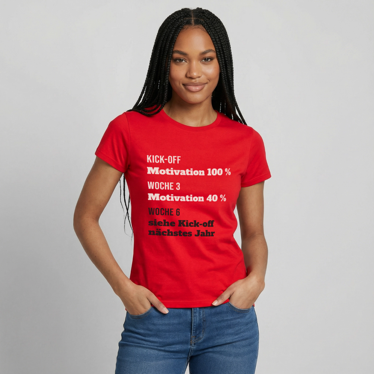 "Kick-off: Motivation 100 %. Woche 3: 40 %. Woche 6: siehe Kick-off nächstes Jahr" Motiv-T-Shirt für Frauen, Farbe Rot