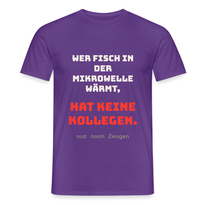 "Wer Fisch in der Mikrowelle wärmt, hat keine Kollegen, nur noch Zeugen" Motiv-T-Shirt für Männer, Farbe Lila