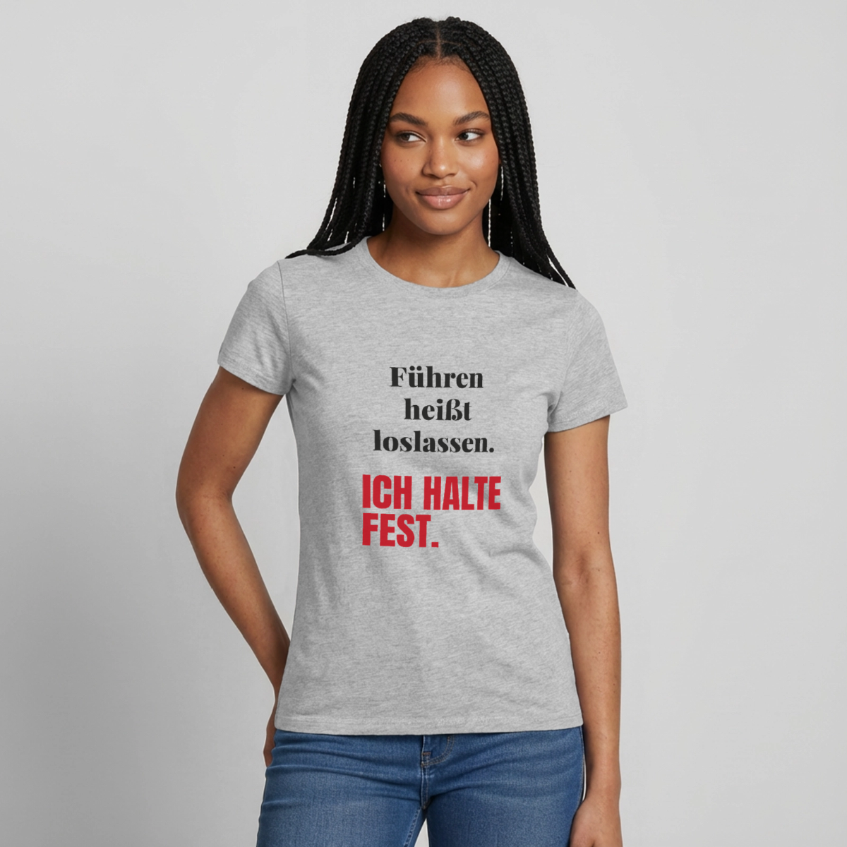 Führen heißt loslassen. Ich halte fest. Motiv-T-Shirt für Frauen, Farbe Grau meliert, Model