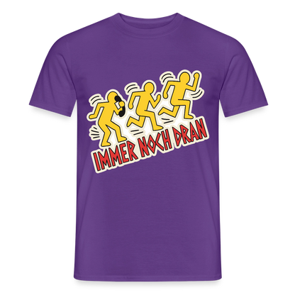 Immer noch dran. Pop-Art-Motiv Motiv-T-Shirt für Männer, Farbe Lila
