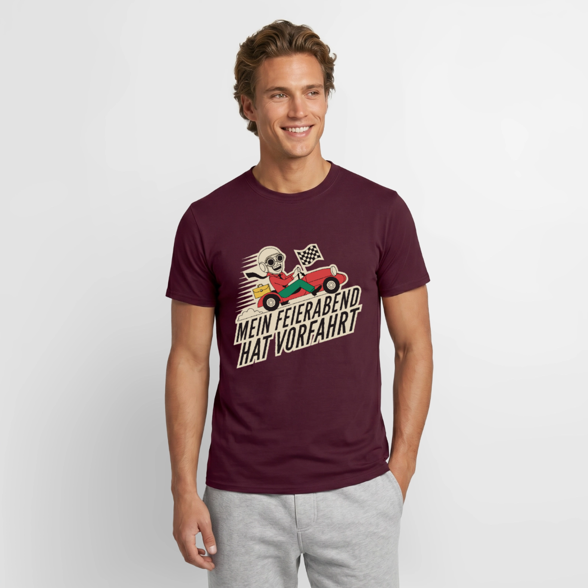Mein Feierabend hat Vorfahrt. Motiv-T-Shirt für Männer, Farbe Ziegelrot, Model