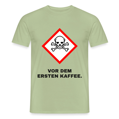 "Vor dem ersten Kaffee. Gefahrzeichen" Motiv-T-Shirt für Männer, Farbe Sage