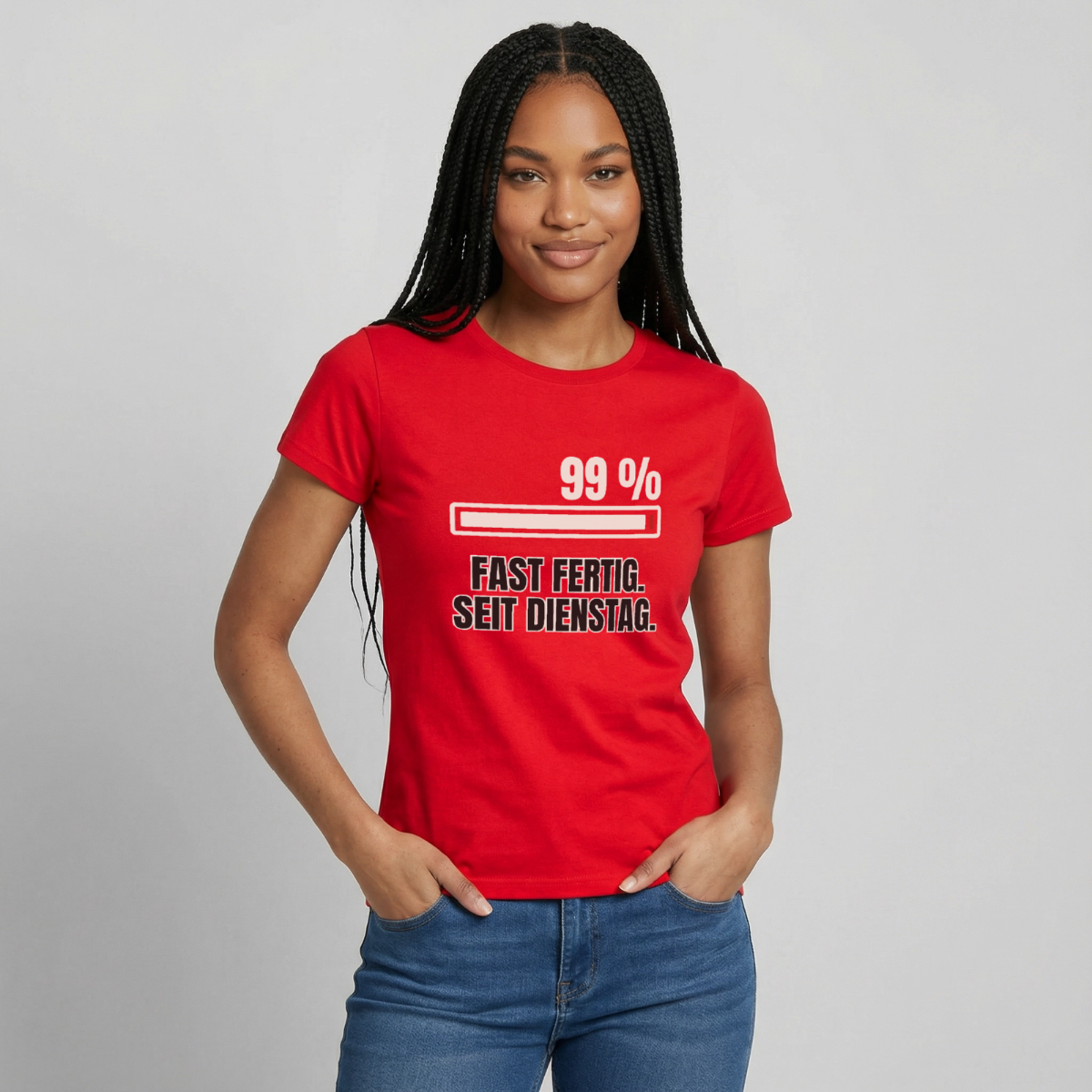 "99 % fast fertig. Seit Dienstag." Motiv-T-Shirt für Frauen, Farbe Rot