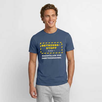 "Betriebsstoff Klasse 1. Nachfüllen vor Inbetriebnahme." Motiv-T-Shirt für Männer, Farbe Dunkles Denimblau