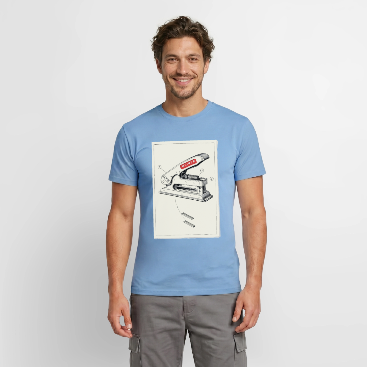 Meiner. Der Tacker kommt mit. Motiv-T-Shirt für Männer, Farbe Carolina Blue, Model
