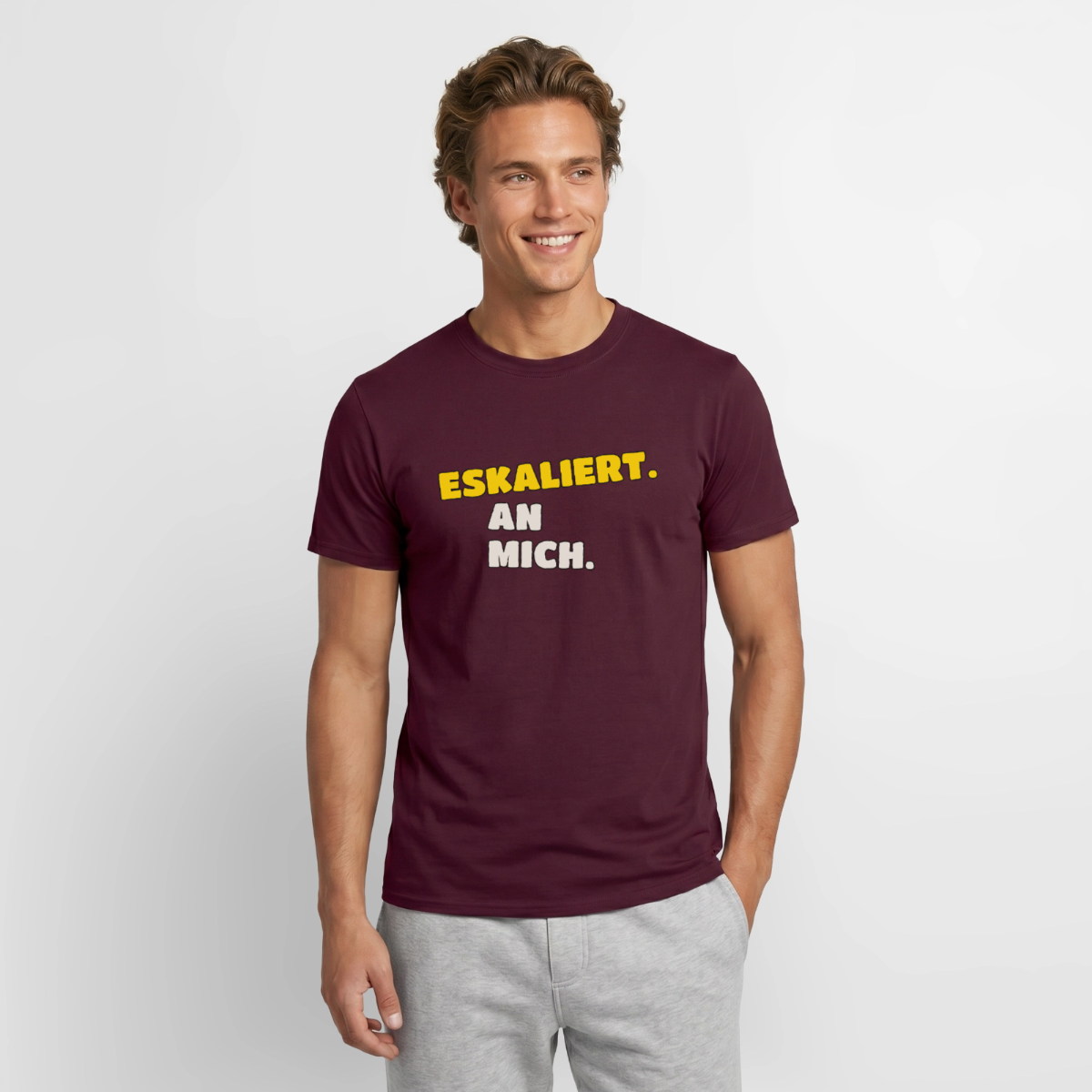 "Eskaliert. An mich." Motiv-T-Shirt für Männer, Farbe Ziegelrot