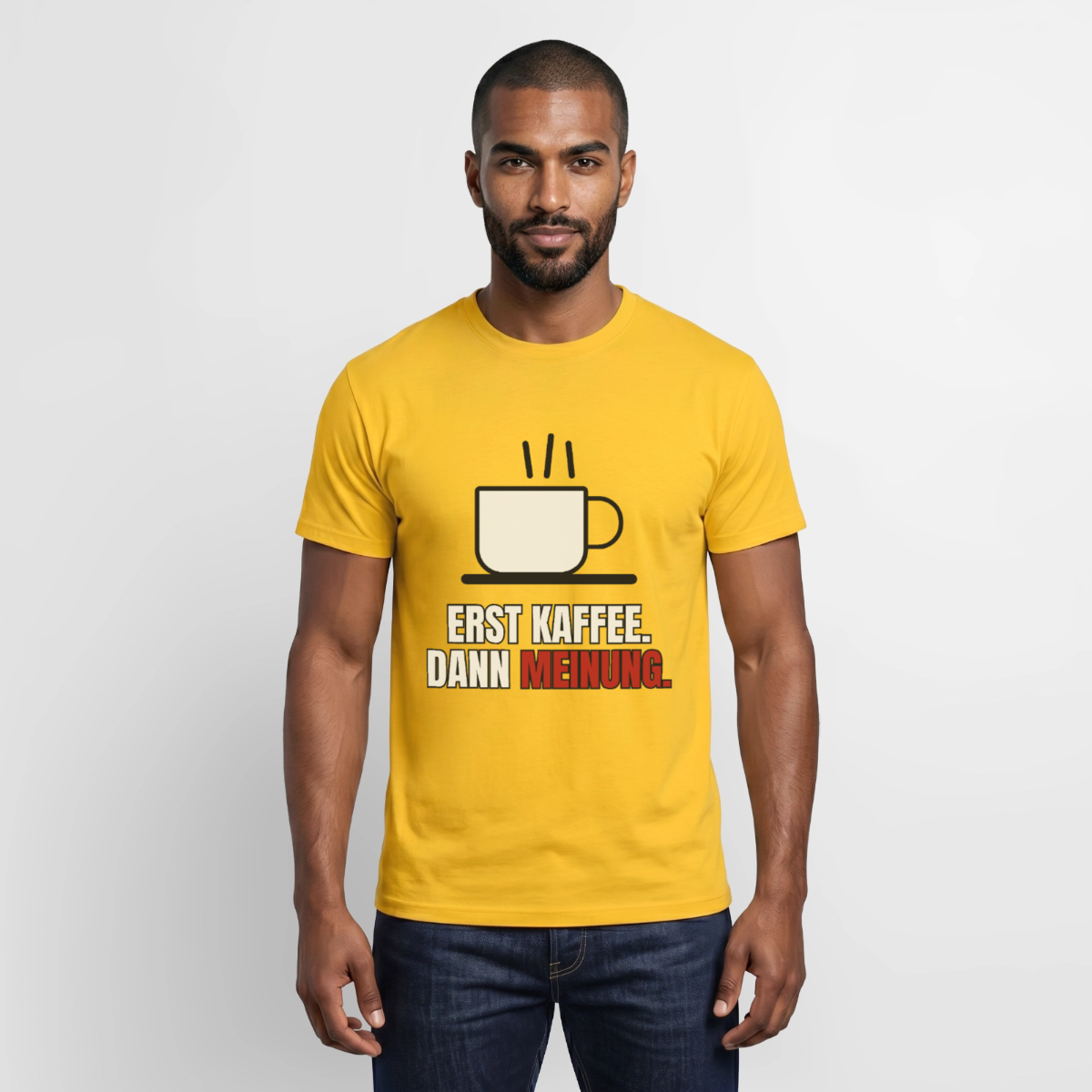 "Erst Kaffee. Dann Meinung." Motiv-T-Shirt für Männer, Farbe Gelb
