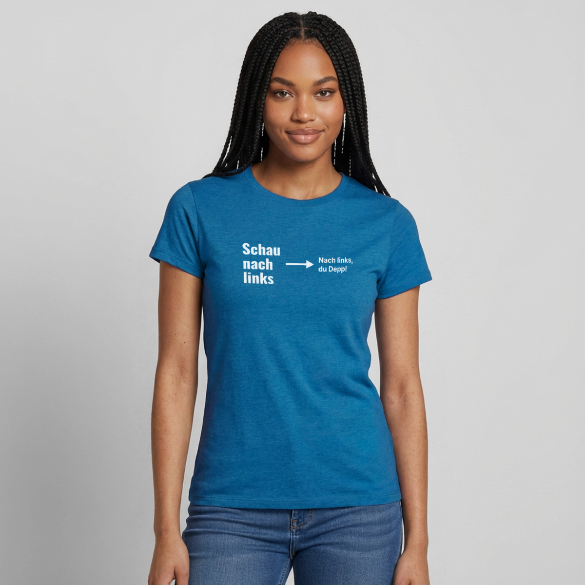 Schau nach links. Typo-Motiv Motiv-T-Shirt für Frauen, Farbe Antikblaues Saphir meliert, Model