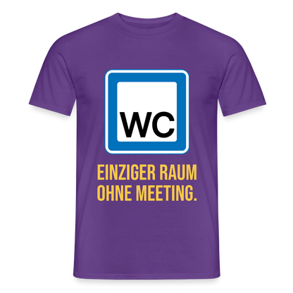 "WC: einziger Raum ohne Meeting. Schild-Motiv" Motiv-T-Shirt für Männer, Farbe Lila