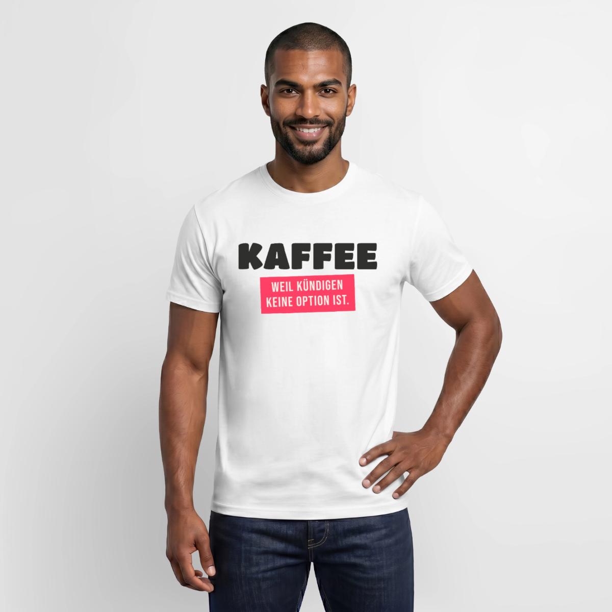 "Kaffee, weil kündigen keine Option ist." Motiv-T-Shirt für Männer, Farbe Weiß
