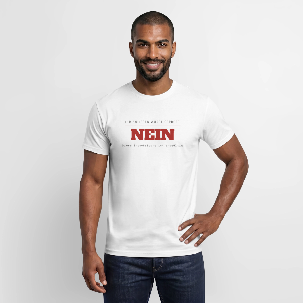 Ihr Anliegen wurde geprüft. Nein. Motiv-T-Shirt für Männer, Farbe Weiß, Model
