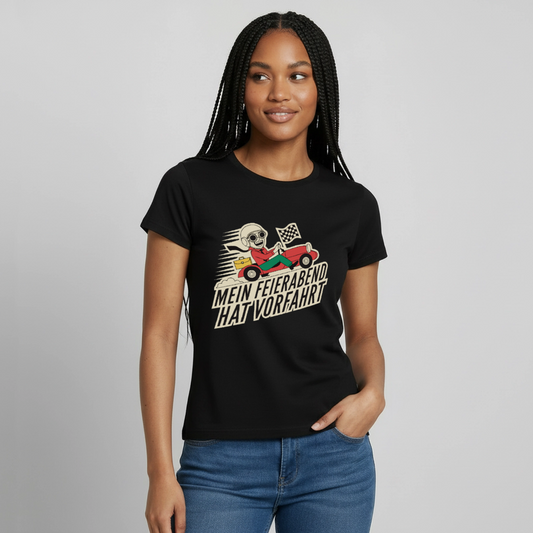 Mein Feierabend hat Vorfahrt. Motiv-T-Shirt für Frauen, Farbe Schwarz, Model
